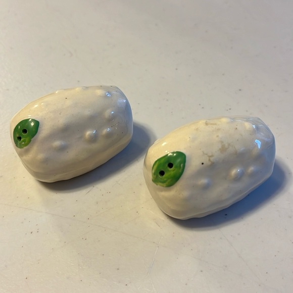 Vintage Potato salt and pepper shaker missing stoppers - Picture 1 of 3